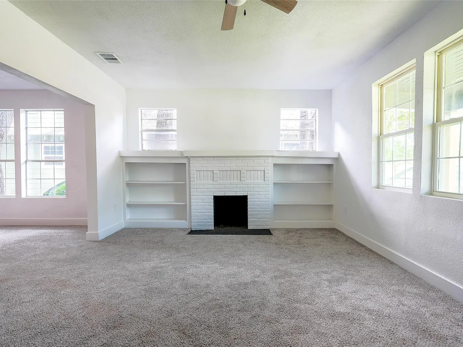 3 bed, 1260 sqft, $2,000 — Photo 2