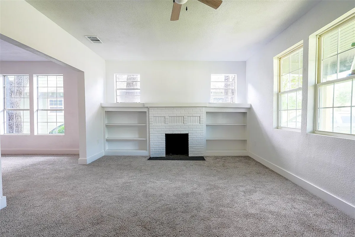 Building Photo - 335 N Marsalis Ave