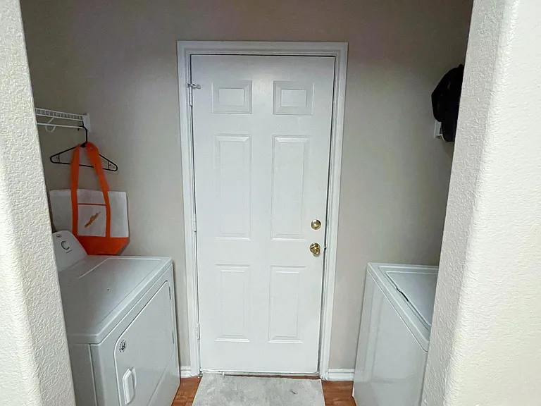 117 Cedargrove St — Photo 4
