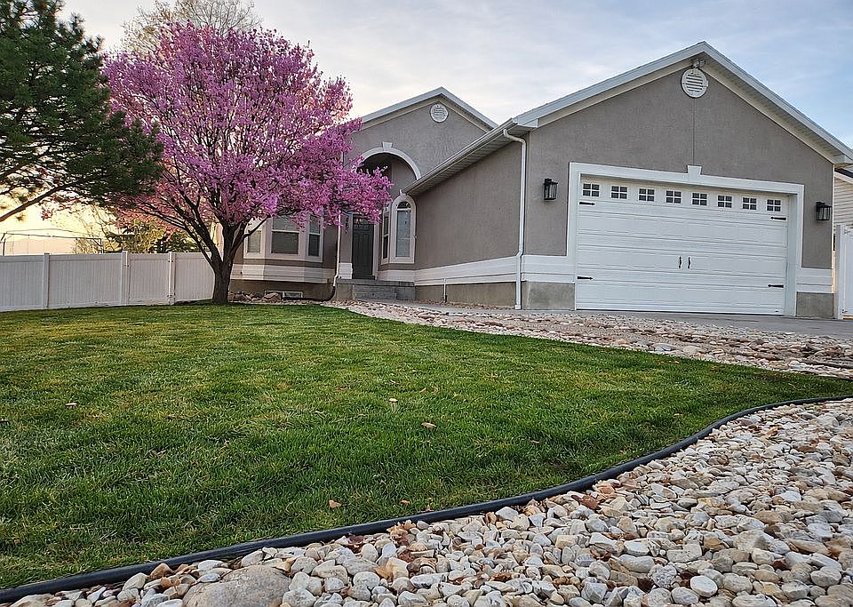 2nd image of 867 Poplar Ln