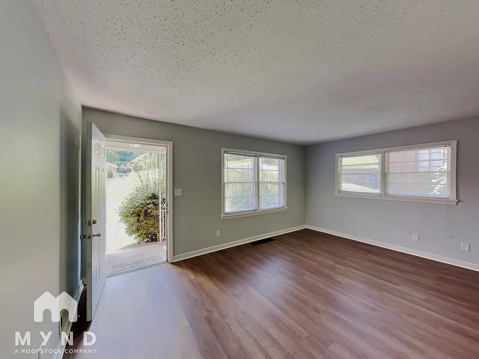 3 bed, 1.0 bath, 1133 sqft, $1,270 — Photo 4