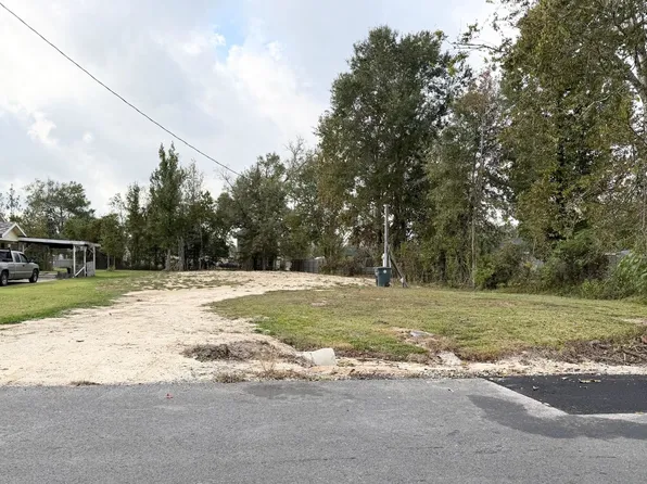 2620 S Pack Rd, Lake Charles, LA 70615