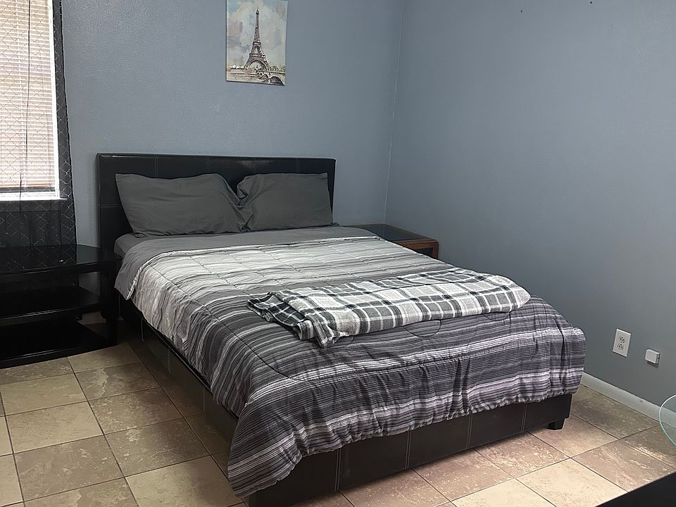 1st image of 2406 Botanical Dr