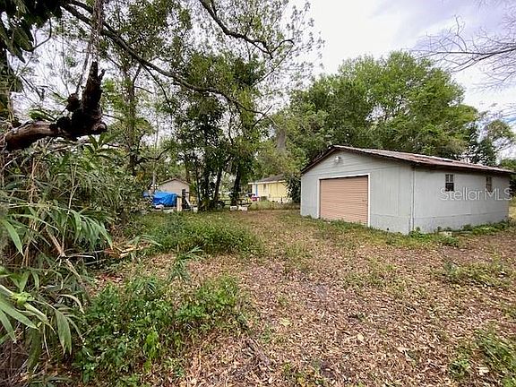 3rd image of 1564 Pandora Ave
