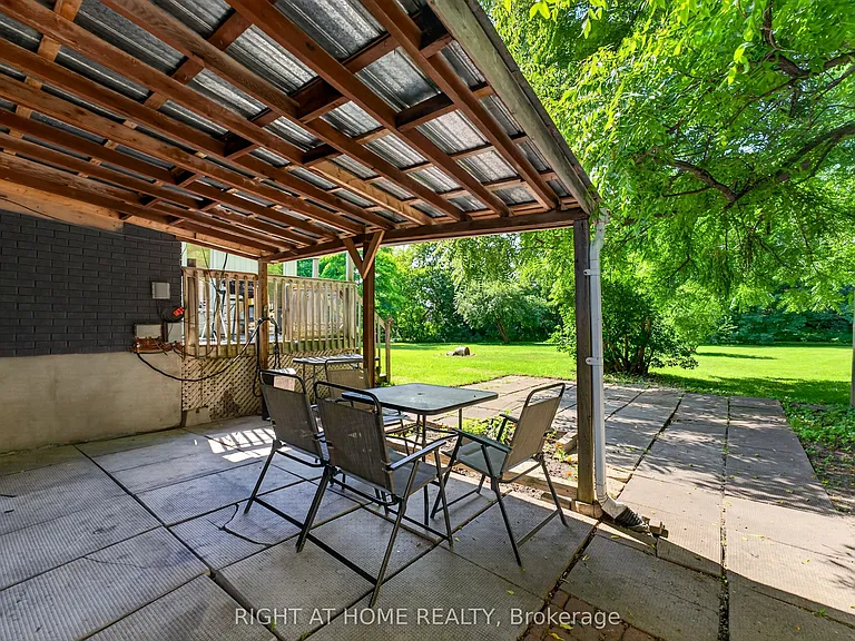 60 Westwood Dr — Photo 23