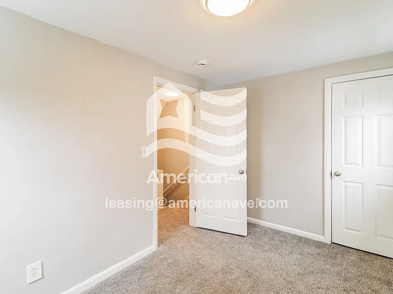 572637_009_wm_-_main_bedroom_13527370.jpg