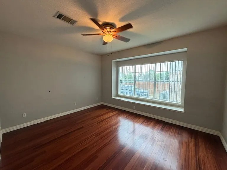 1609 Simsbury Dr — Photo 9