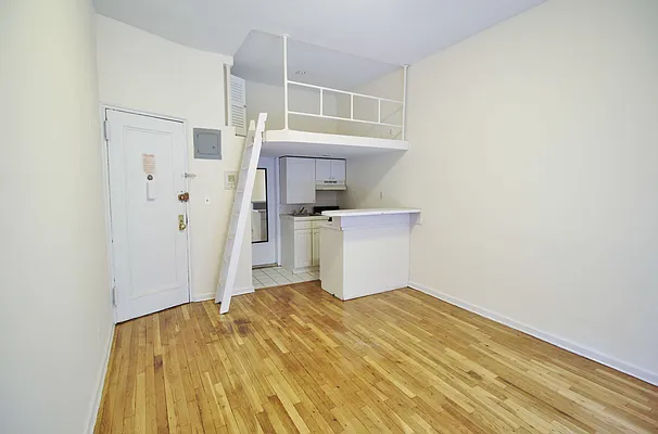 Rented by Julianna Realty Corp | media 1