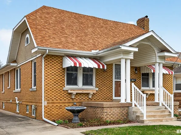 1061 Brown Ave, Galesburg, IL 61401