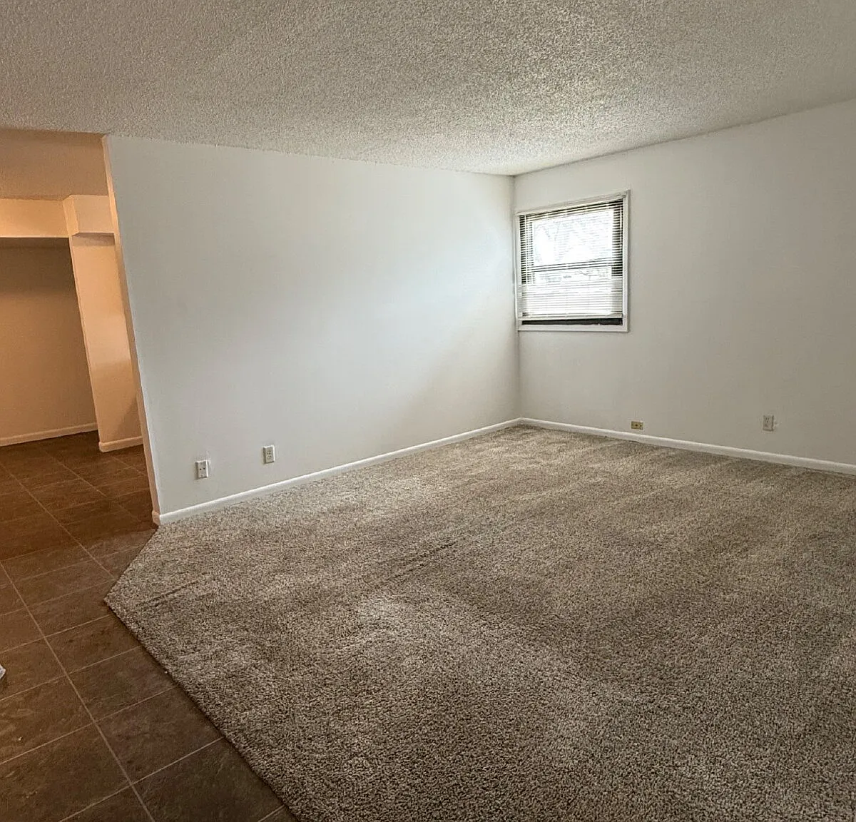 2 bed, 1.0 bath, 925 sqft, $850 — Photo 2