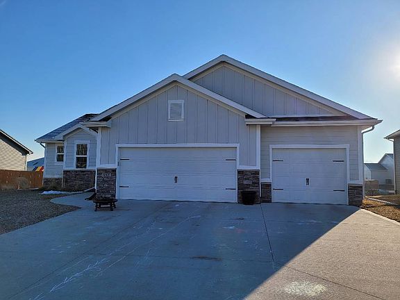 2nd image of 1001 Cardinal Dr