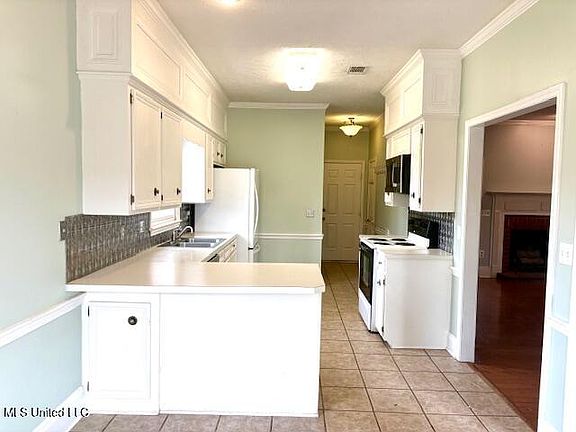 5th image of 320 Woodrun Dr