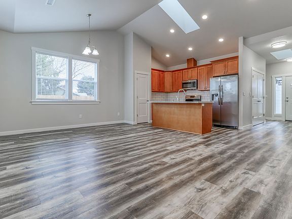 4th image of 15020 SE 5th St
