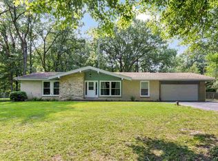 904 Ivy Oaks Dr, Caledonia, IL 61011