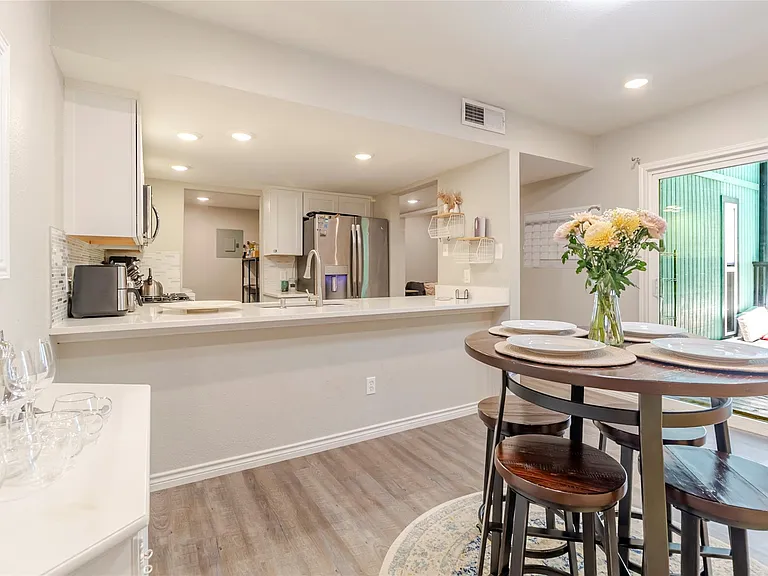 6915 Ten Oaks Cir — Photo 2