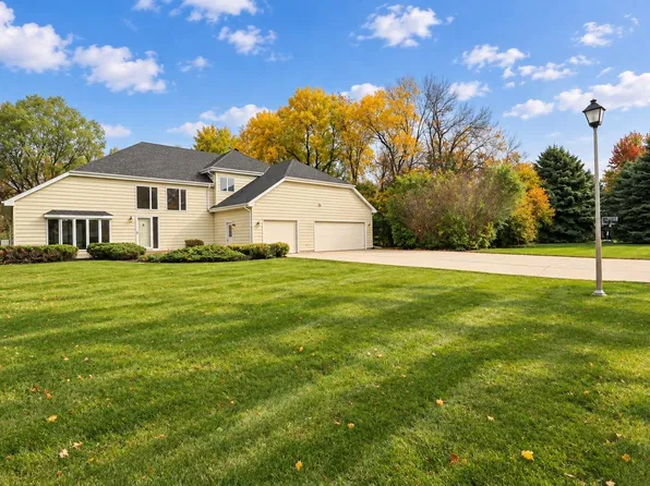 39066 Greenwood Ln, Aberdeen, SD 57401