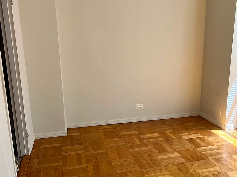 401 E 81st St #1C — Photo 3