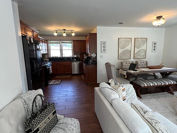 5th image of 4832 Sidney St
