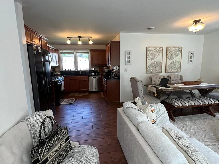 4832 Sidney St — Photo 5