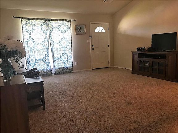 5th image of 1737 Red Oak Cir