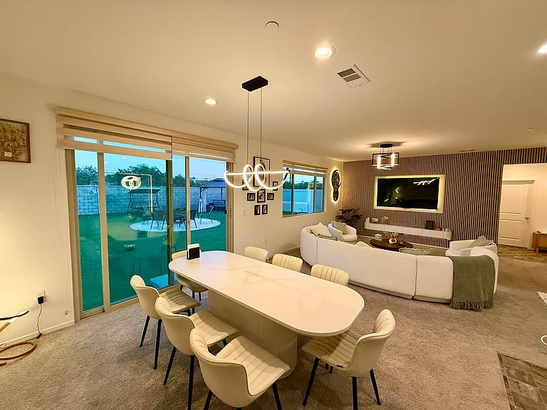 Living Room
Modern Wooden wall panels
Modern Open concept Style
Modern Smart LEDs