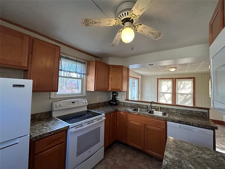 125 Windsor Rd — Photo 15