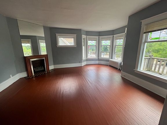 2nd image of 447 Richmond Ave #D