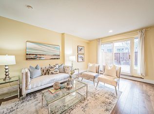 74 Upper Canada Dr #6, Toronto, ON M2P 2A3