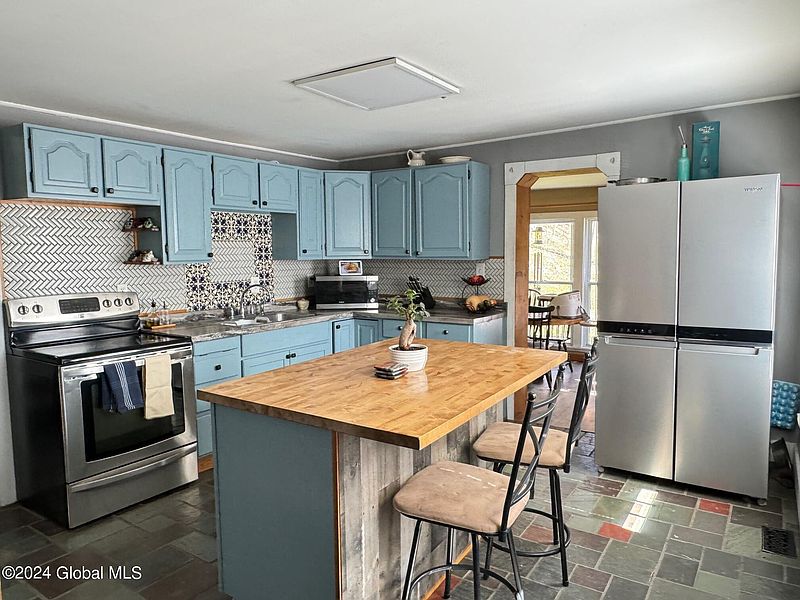 4th image of 37 Armsby Road