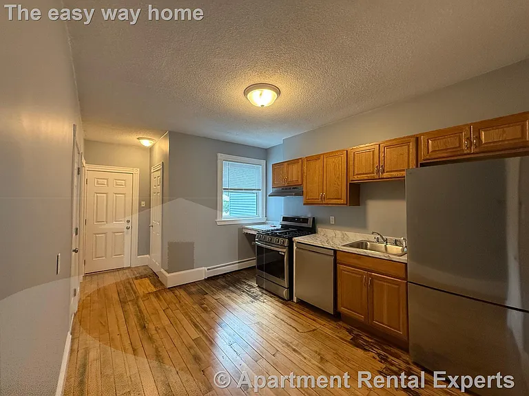 34 Plymouth St — Photo 3