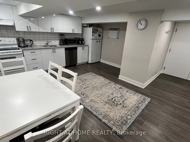 31 Northampton Dr #LOWER — Photo 1