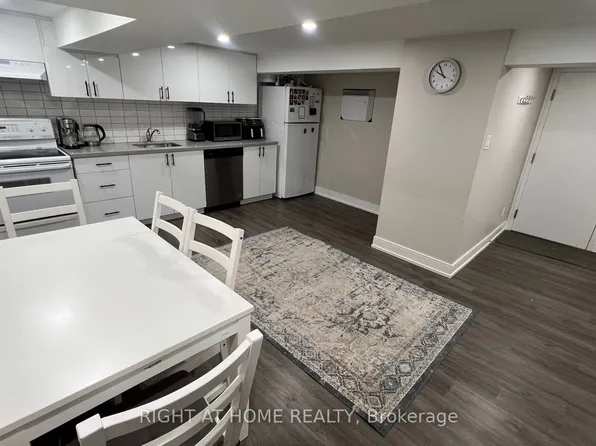 31 Northampton Dr, Toronto, ON M9B 4S5