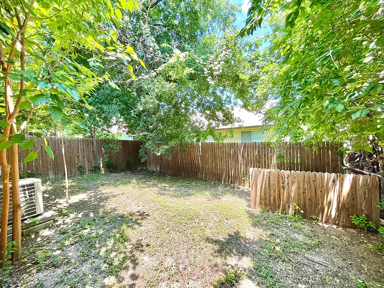 1802 Prairie Knoll Ct #A — Photo 11