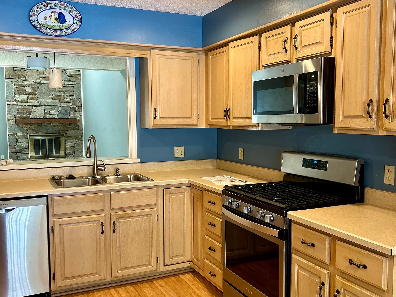 2 bed, 1889 sqft, $2,200 — Photo 4