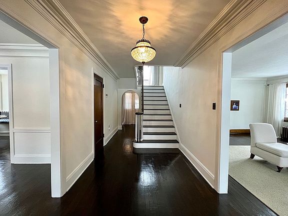 2nd image of 700 Sunnyside Ave