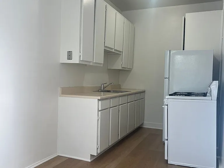 732 S Mansfield Ave — Photo 3