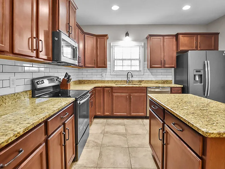 750 Cavalier Dr — Photo 8