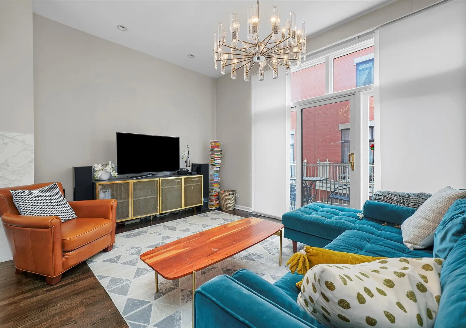 3 bed, 2.0 bath, 3300 sqft, $8,750 — Photo 4