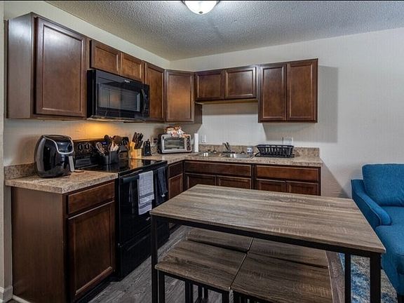 4th image of 405 Beech St APT 14