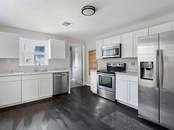 5th image of 404 N Saint Marks Ave