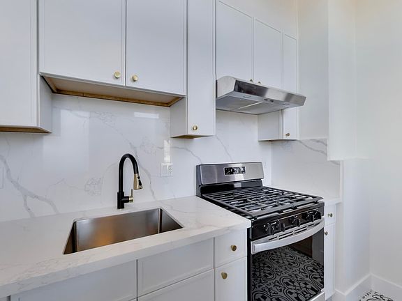 3rd image of 2160 Vallejo St APT 4