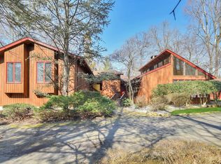 32 Pine Hill Rd, Old Tappan, NJ 07675