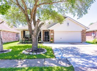 2884 Shallow Brook Ln, Dickinson, TX 77539