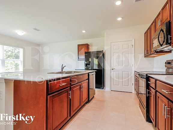 5th image of 3016 SW 23rd Pl