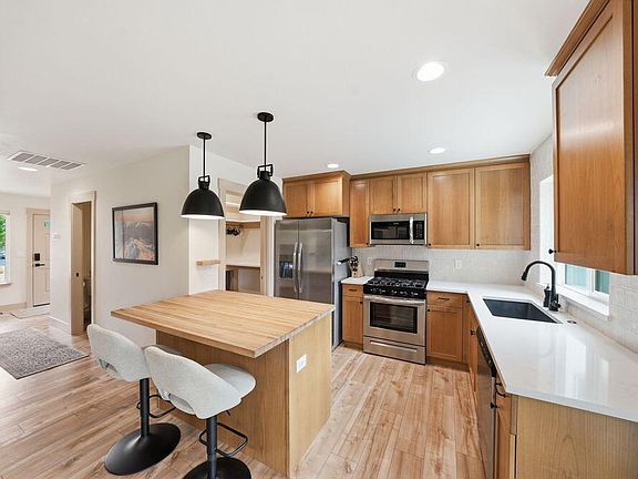 3rd image of 62851 Daniel Rd #2