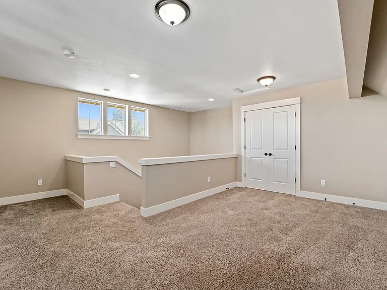 1064 SE Leonel Ln — Photo 39