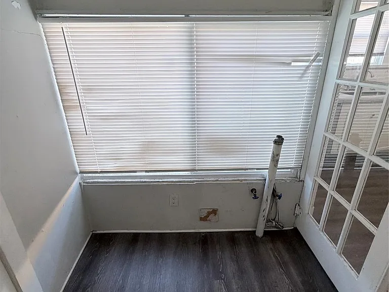 1401 Edison St — Photo 22