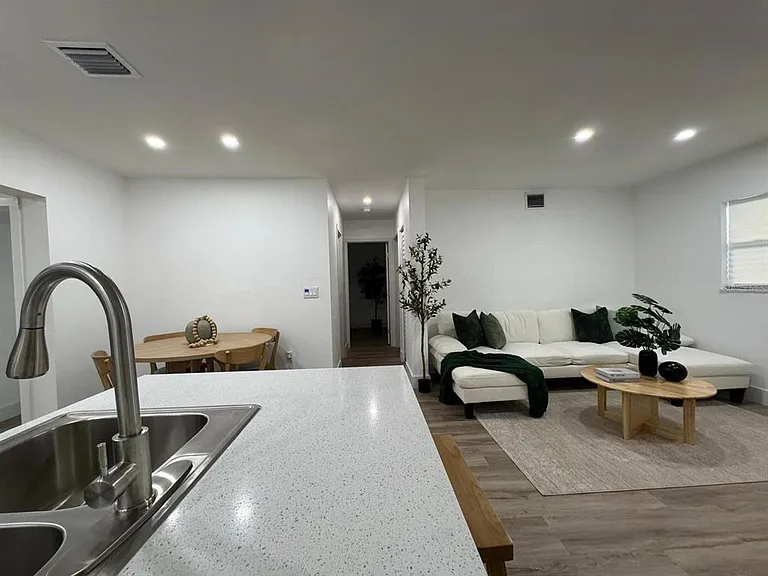 22011 Catherine Ave — Photo 7