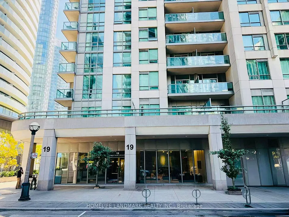19 Grand Trunk Cres #2605