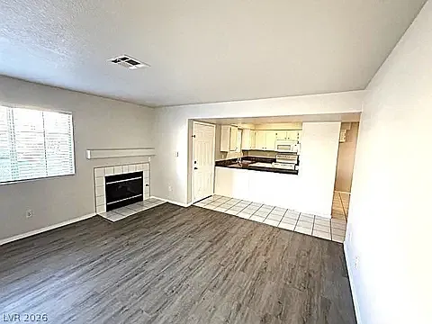 2 bed, 1029 sqft, $1,375 — Photo 2